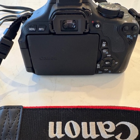 Canon EOS Rebel T3i 18.0MP DSLR Camera with 18-55mm Lens - Picture 7 of 10